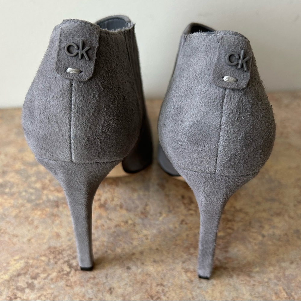 Calvin Klein NWOT Gray Suede Leather 4” Heels size 7M - Picture 6 of 8